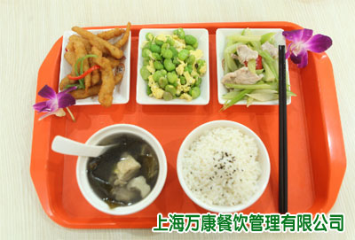 食堂托管15元餐费标准